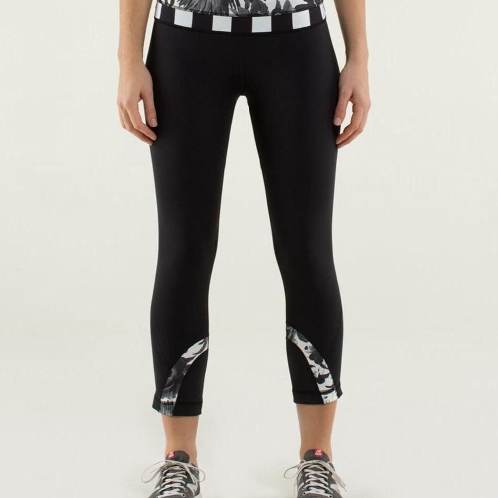 Lululemon Women's Black Inspire Crop ll brisk bloom and white Floral Athletic